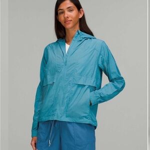 LULULEMON HOOD LITE PACKABLE JACKET